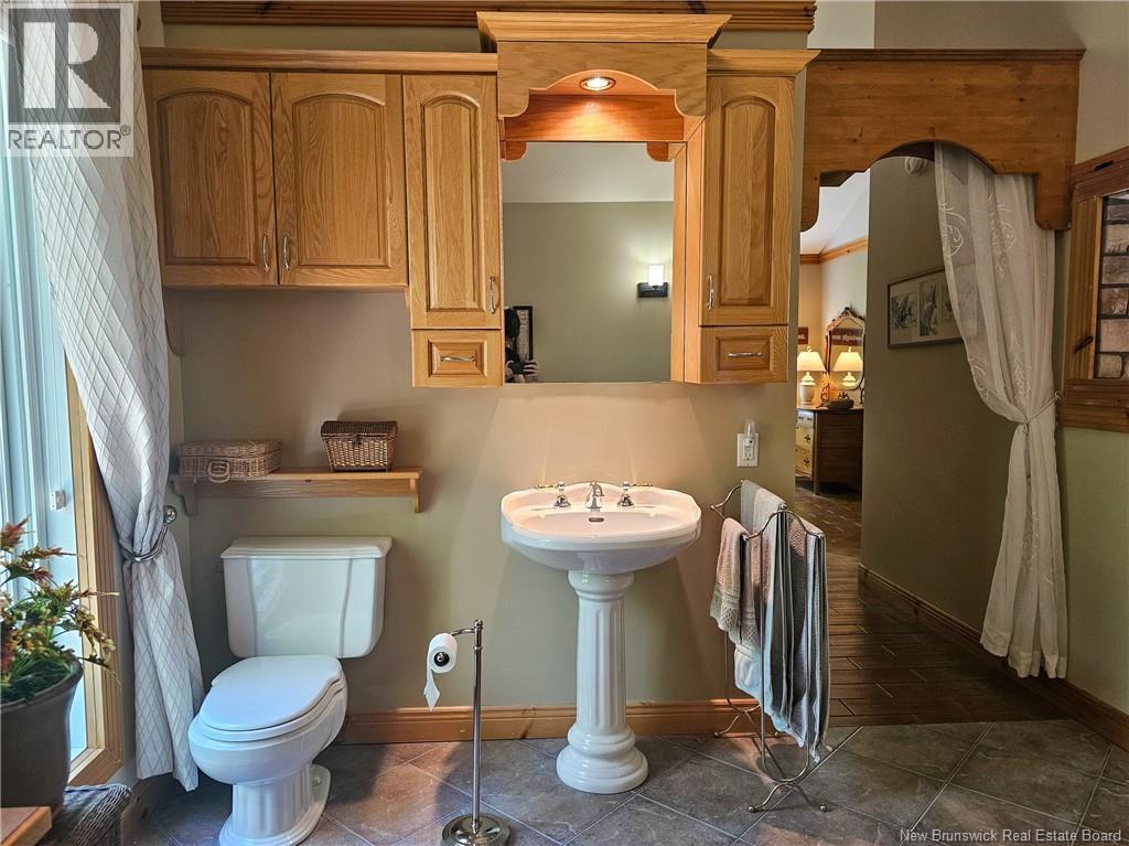 899 2e Sault Road - Image 33