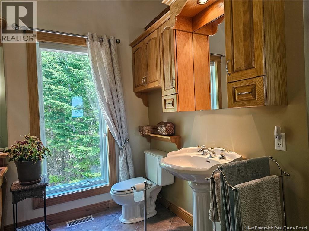 899 2e Sault Road - 35