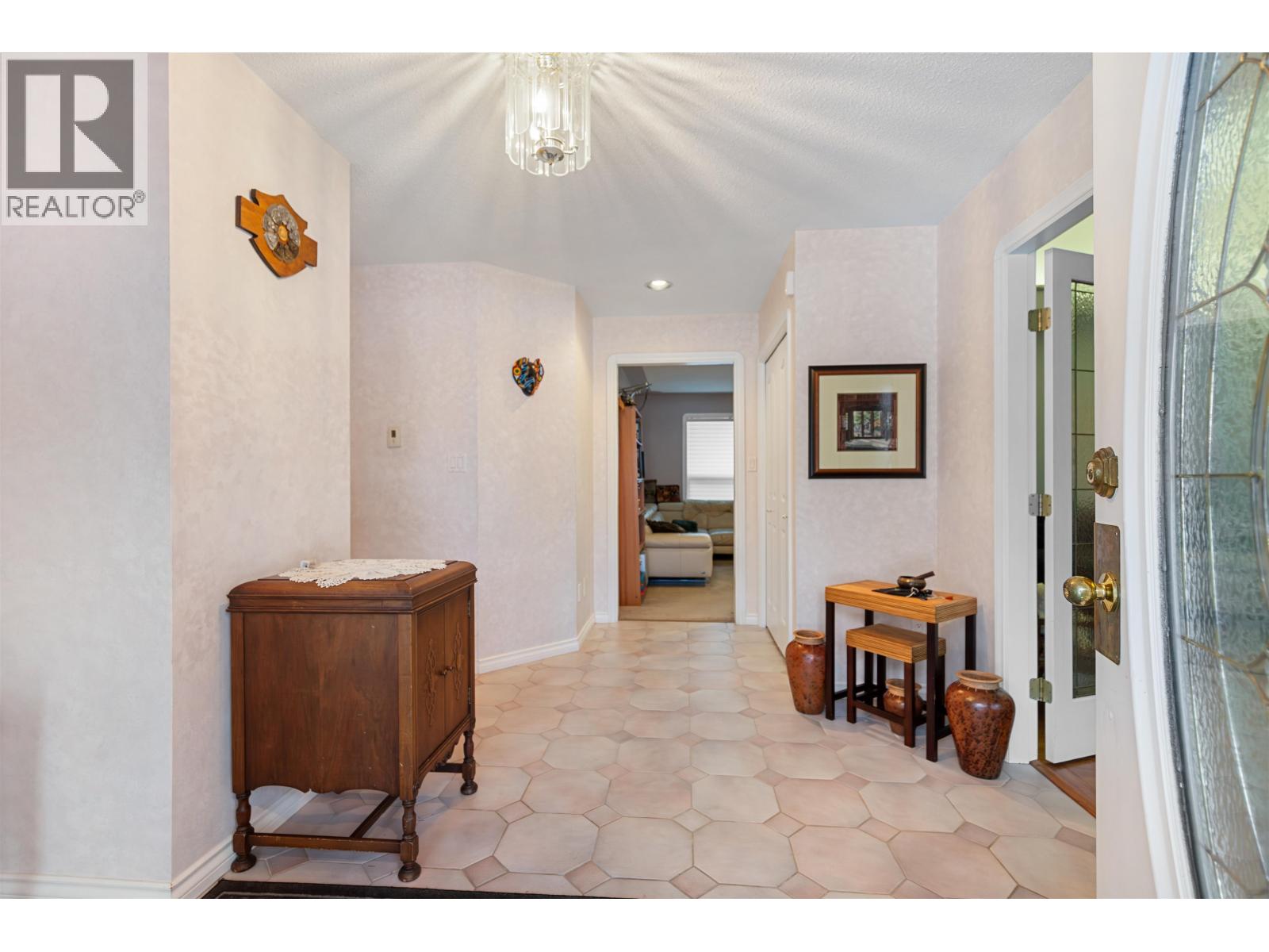 6843 VALLEYVIEW DRIVE - 2