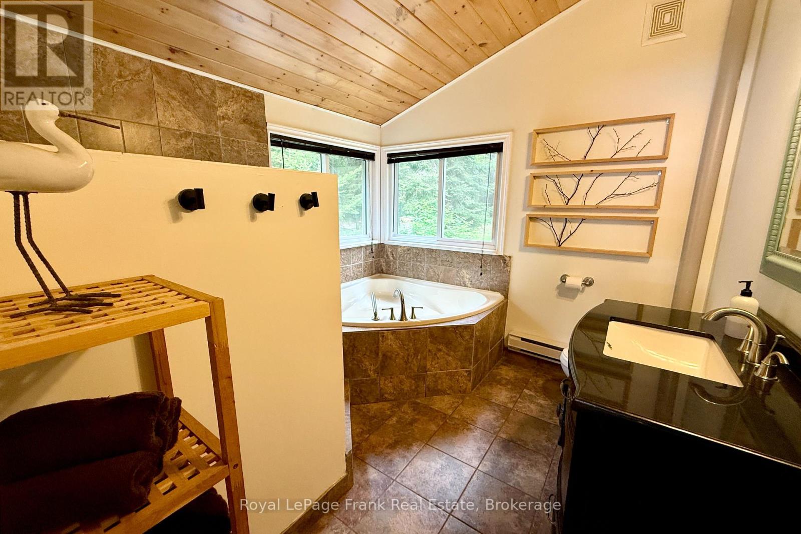 554A SOUTH MCKENZIE LAKE ROAD - 24