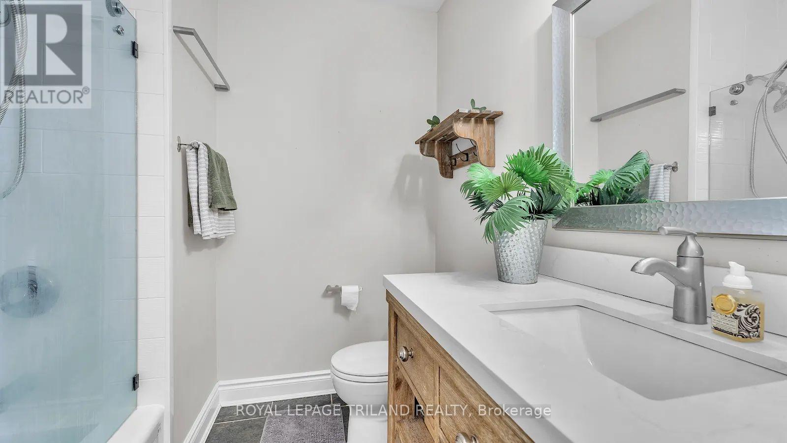 #9 703 WINDERMERE ROAD - 17