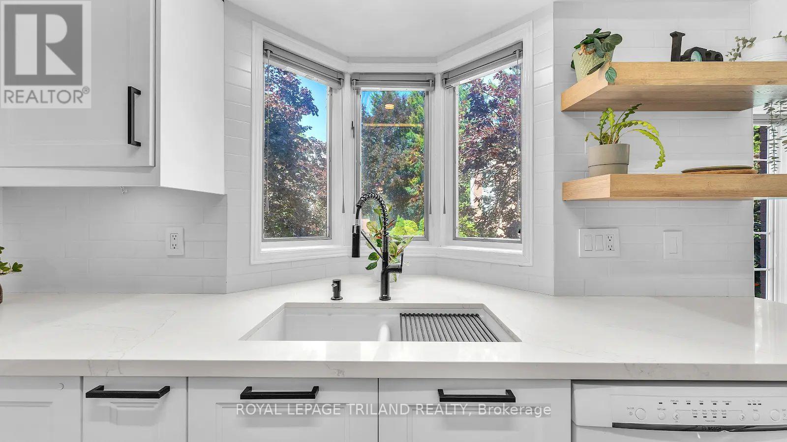 #9 703 WINDERMERE ROAD - 9