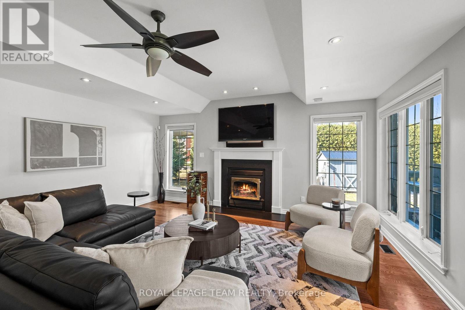 1342 REVELL DRIVE - 20