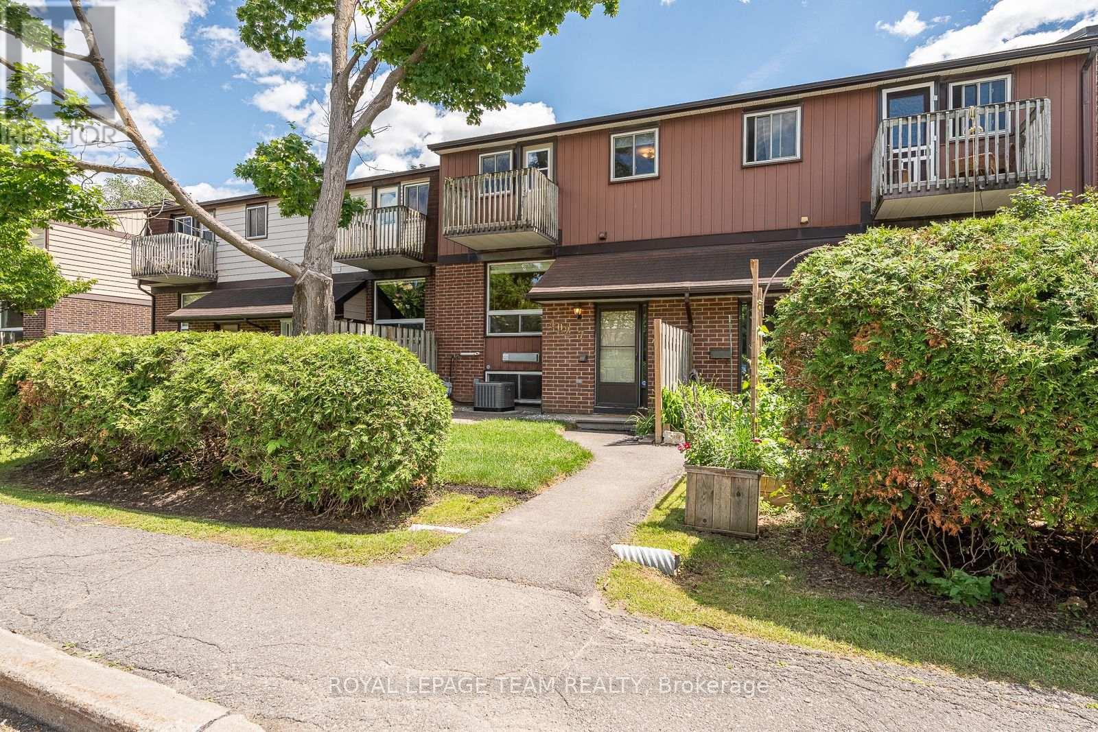 #7 402 MONTFORT STREET - 1