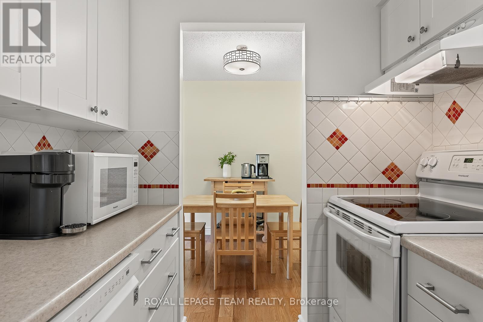 #7 402 MONTFORT STREET - 12