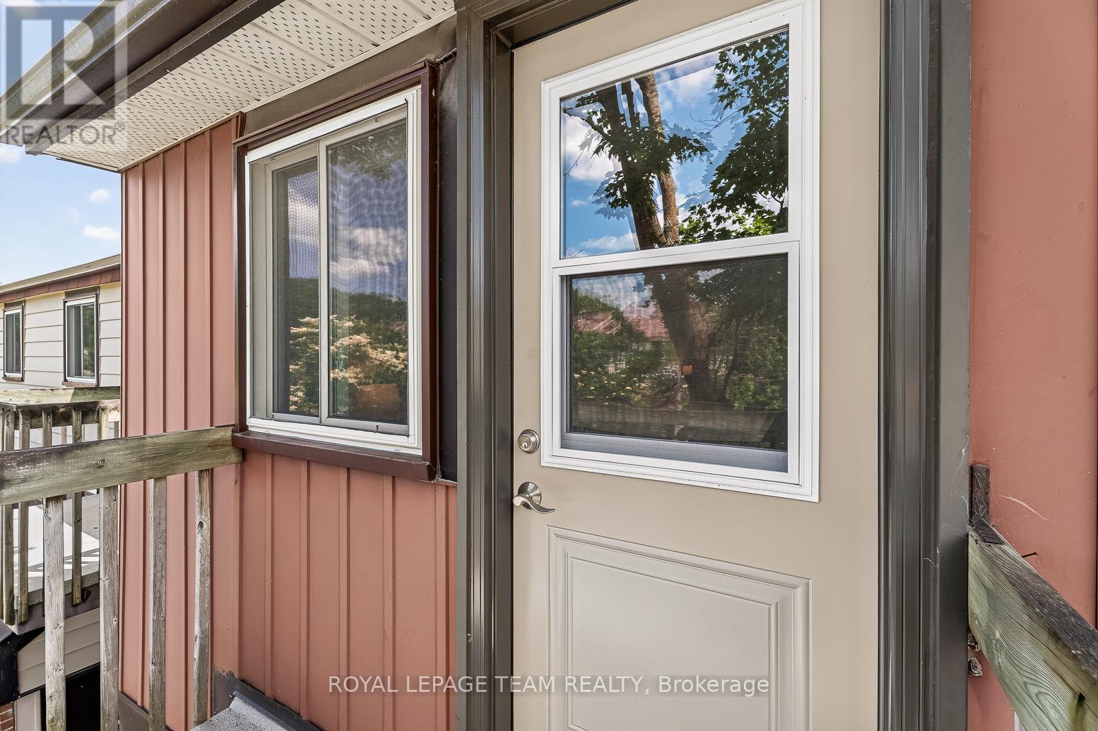 #7 402 MONTFORT STREET - 18