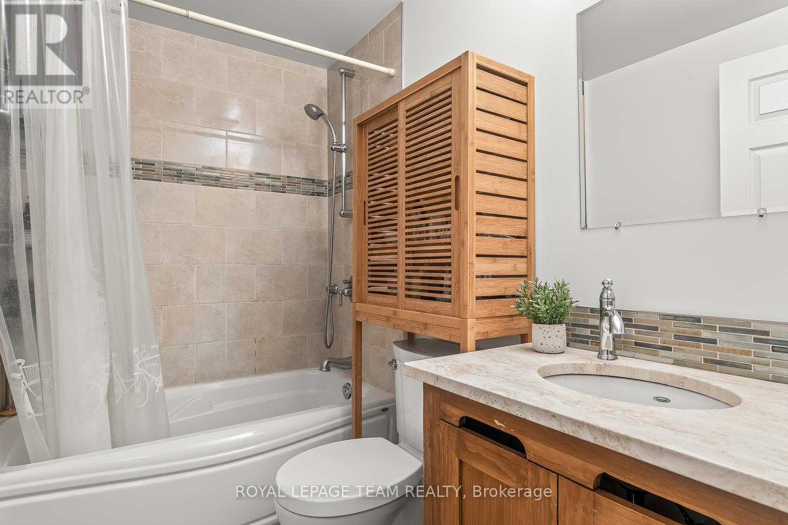 #7 402 MONTFORT STREET - 19