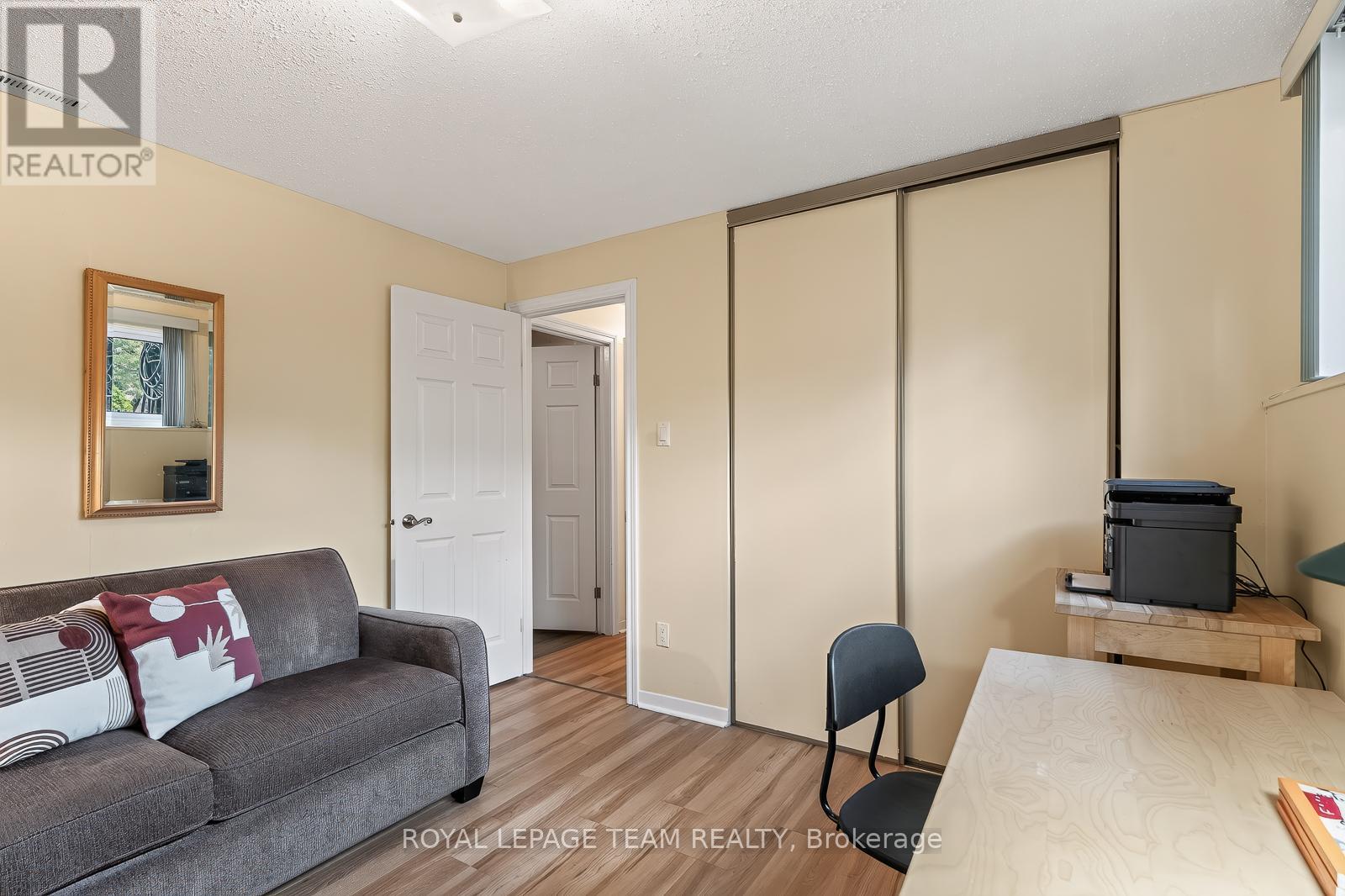 #7 402 MONTFORT STREET - 24