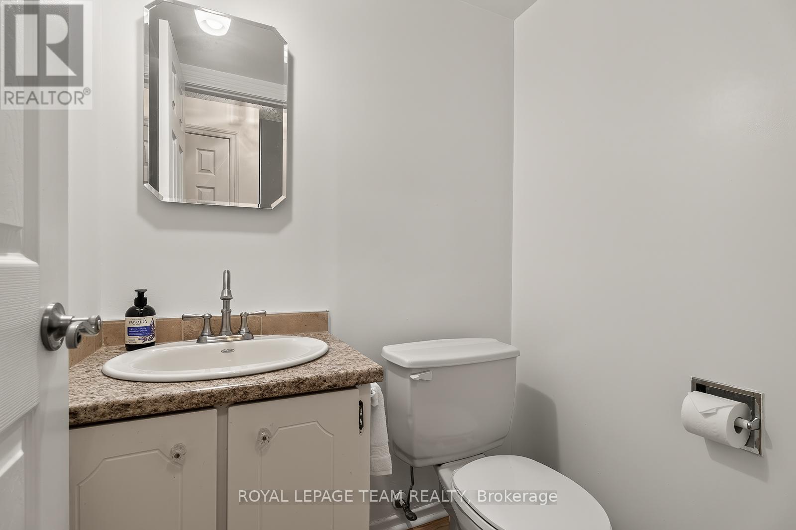 #7 402 MONTFORT STREET - 25