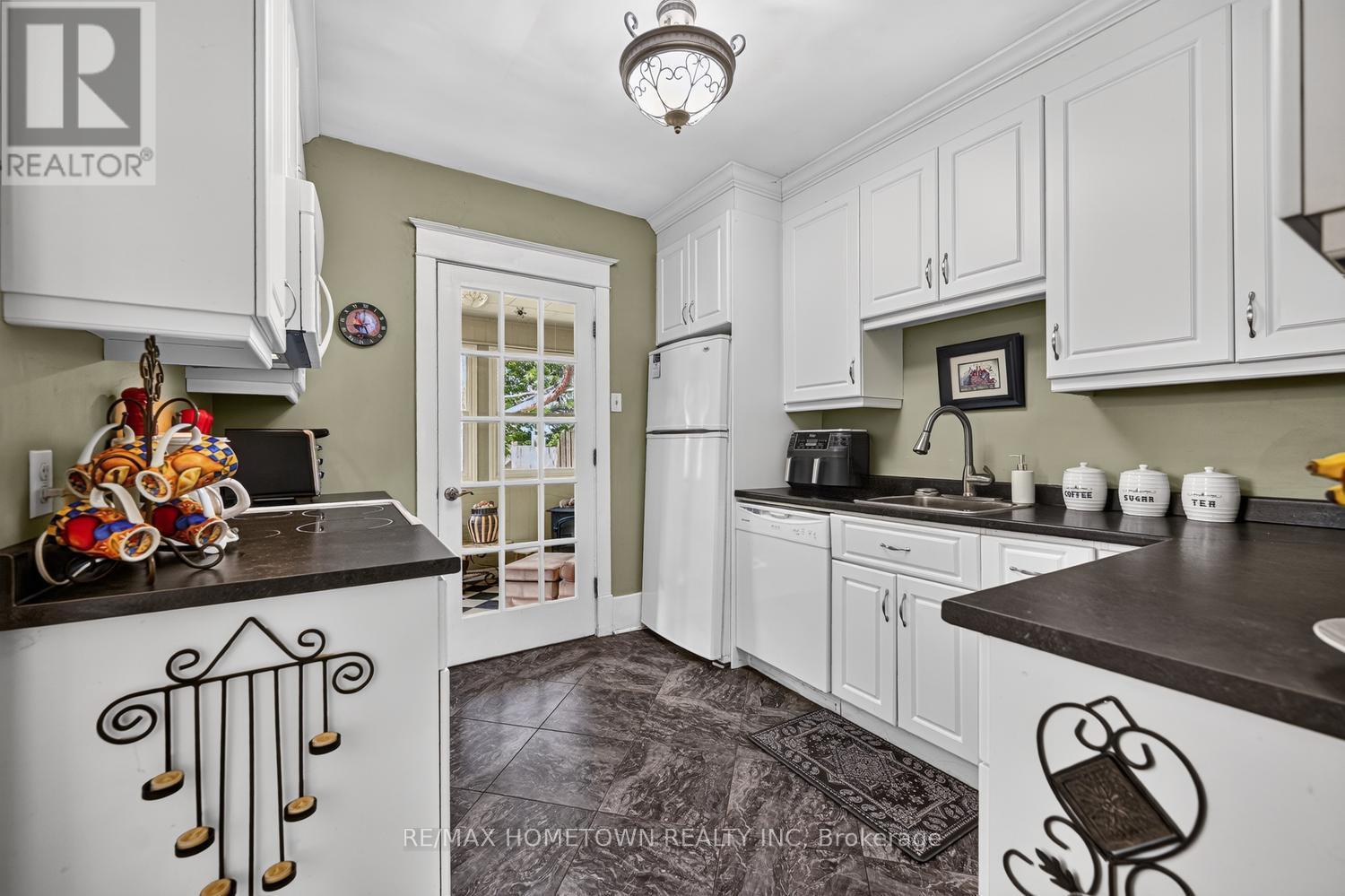 108 BETHUNE STREET - 13