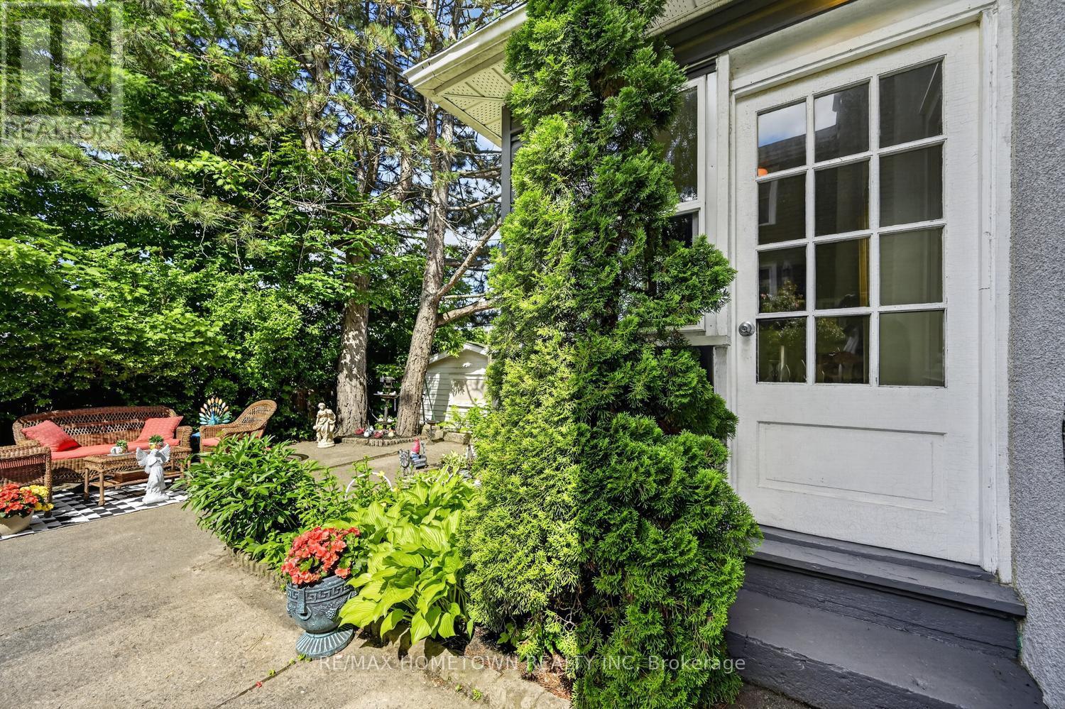 108 BETHUNE STREET - 23