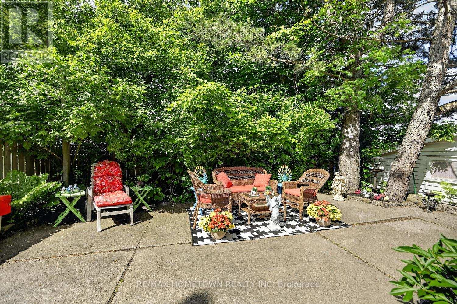 108 BETHUNE STREET - 27