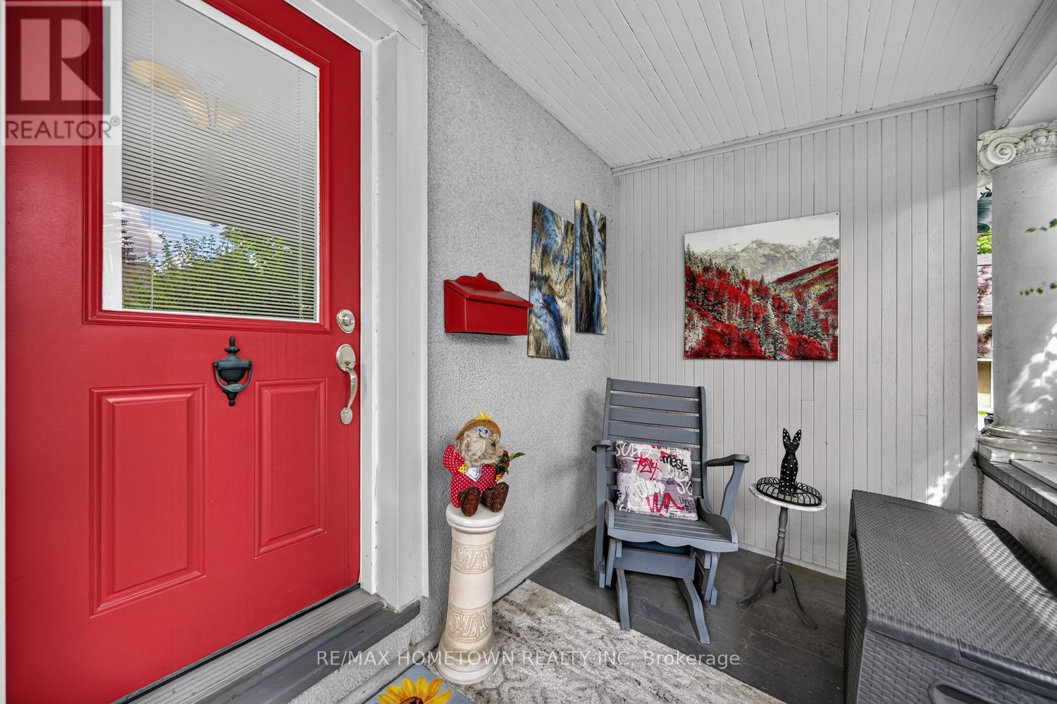 108 BETHUNE STREET - 4