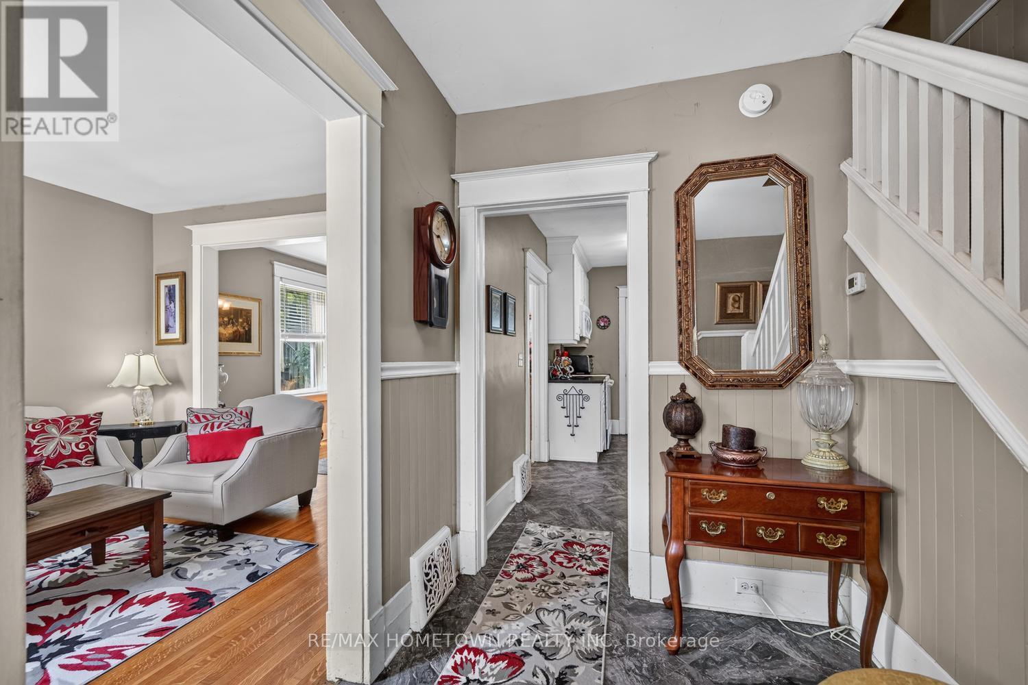 108 BETHUNE STREET - 7