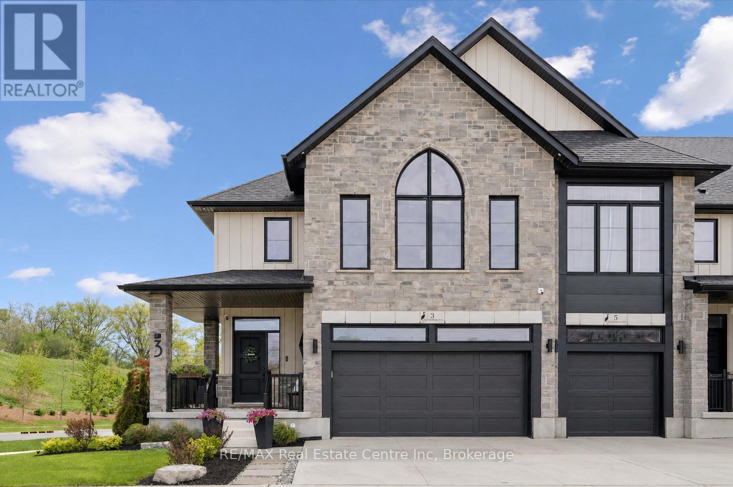 3 QUEENSBROOK CRESCENT - 1