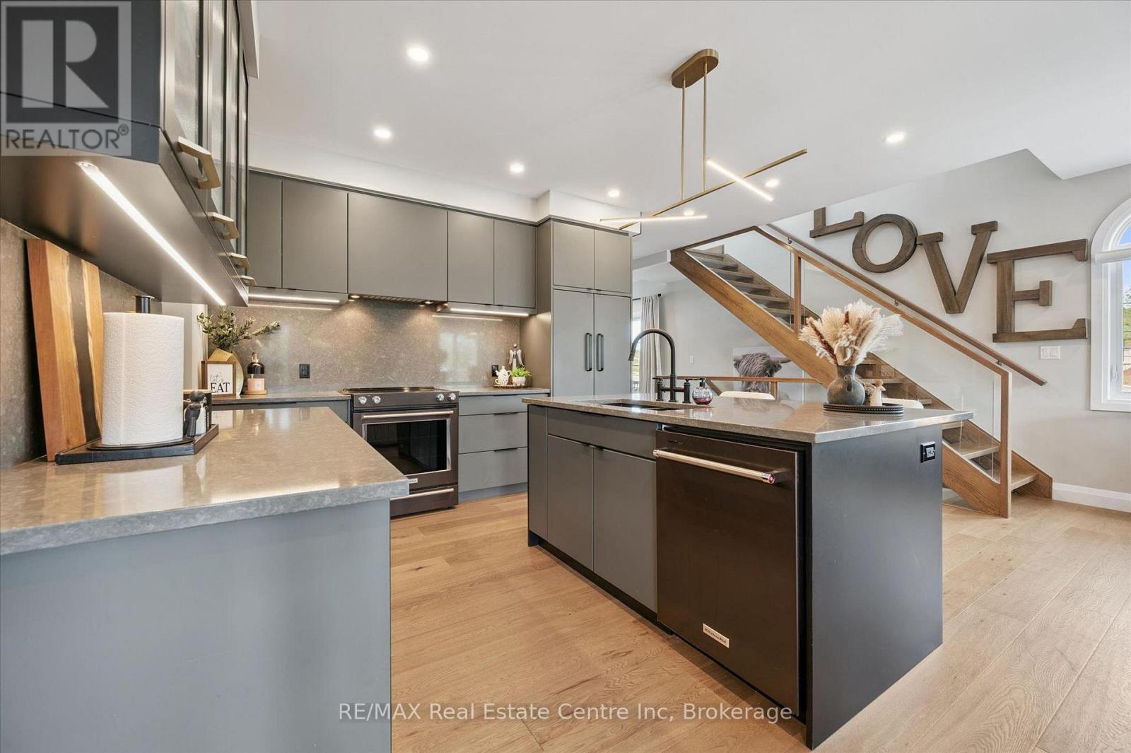 3 QUEENSBROOK CRESCENT - 14