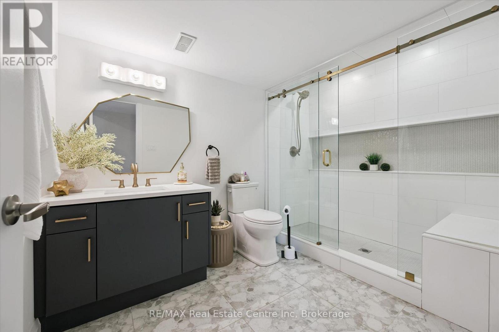 3 QUEENSBROOK CRESCENT - 28