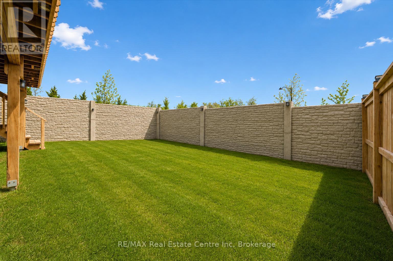 3 QUEENSBROOK CRESCENT - 32