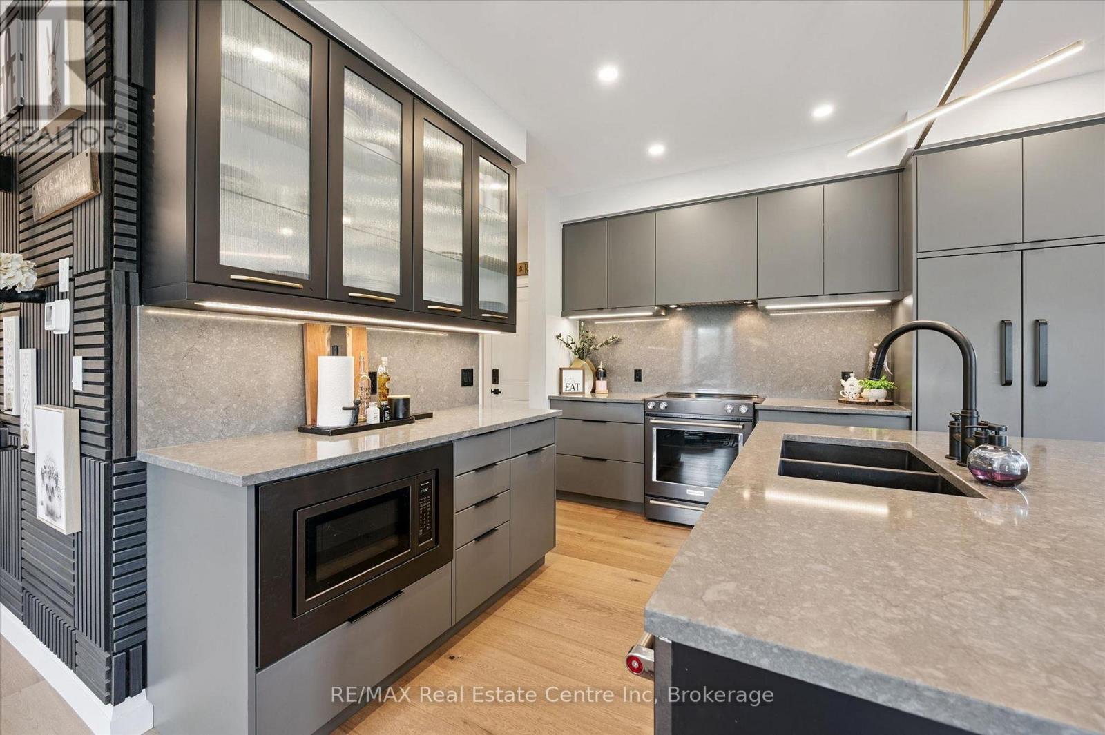 3 QUEENSBROOK CRESCENT - 7