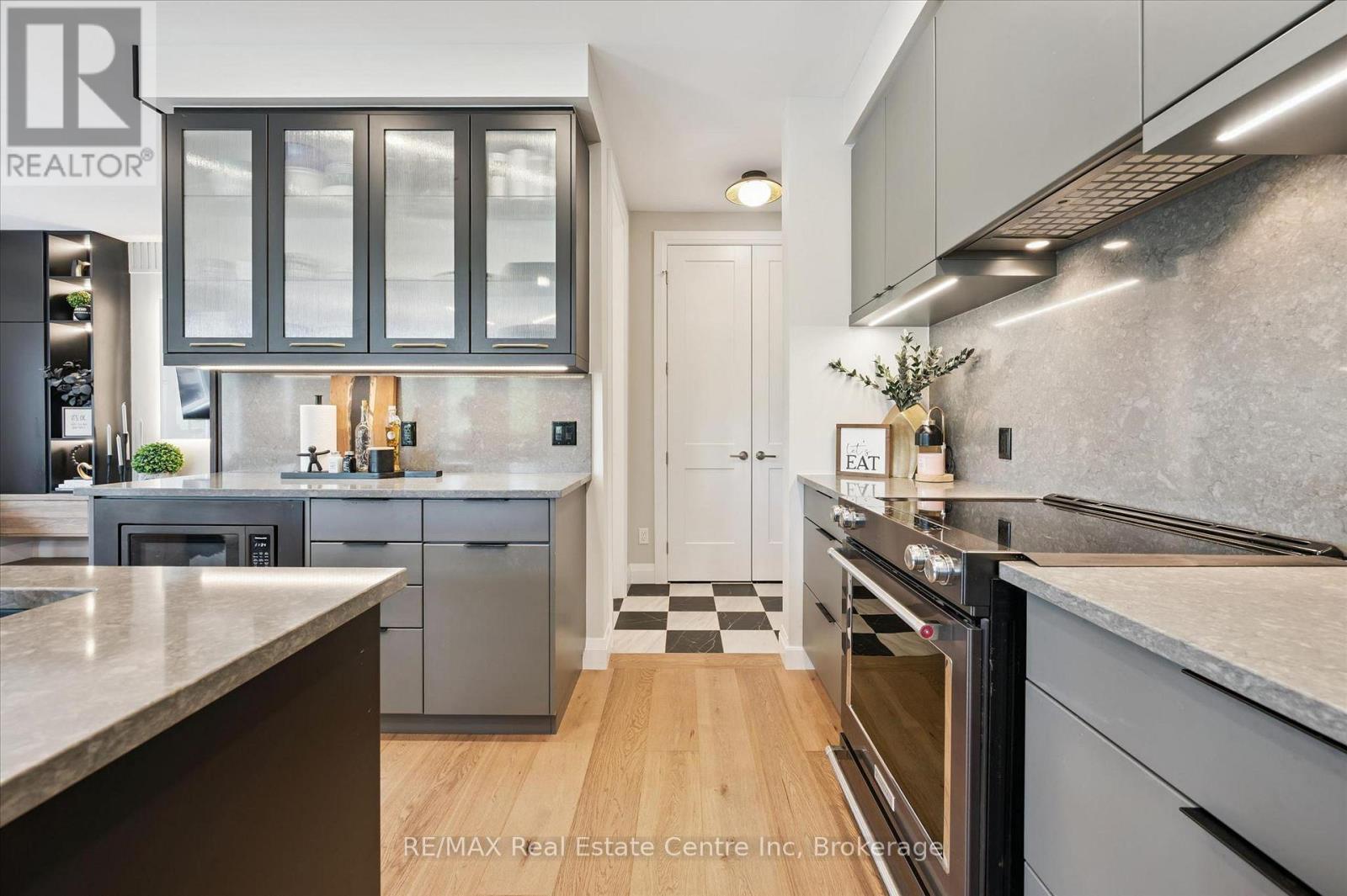 3 QUEENSBROOK CRESCENT - 8