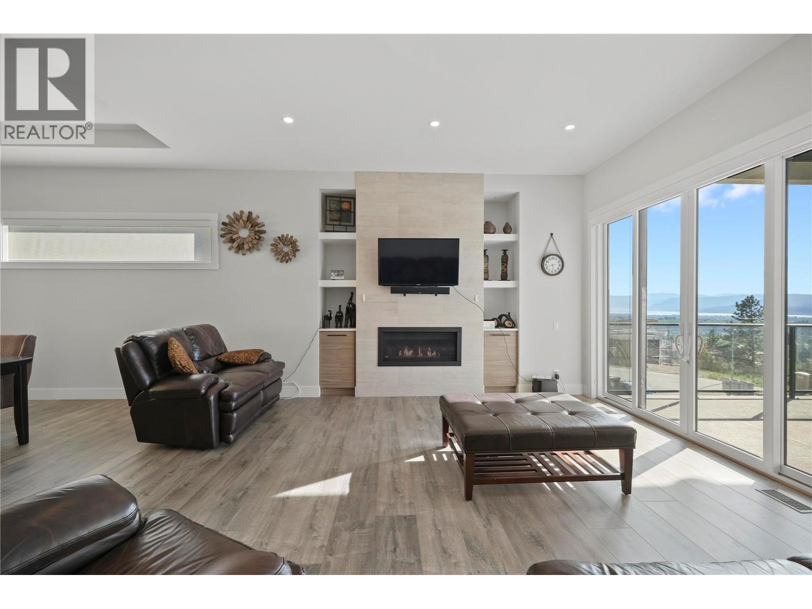 695 Deans Drive - 11