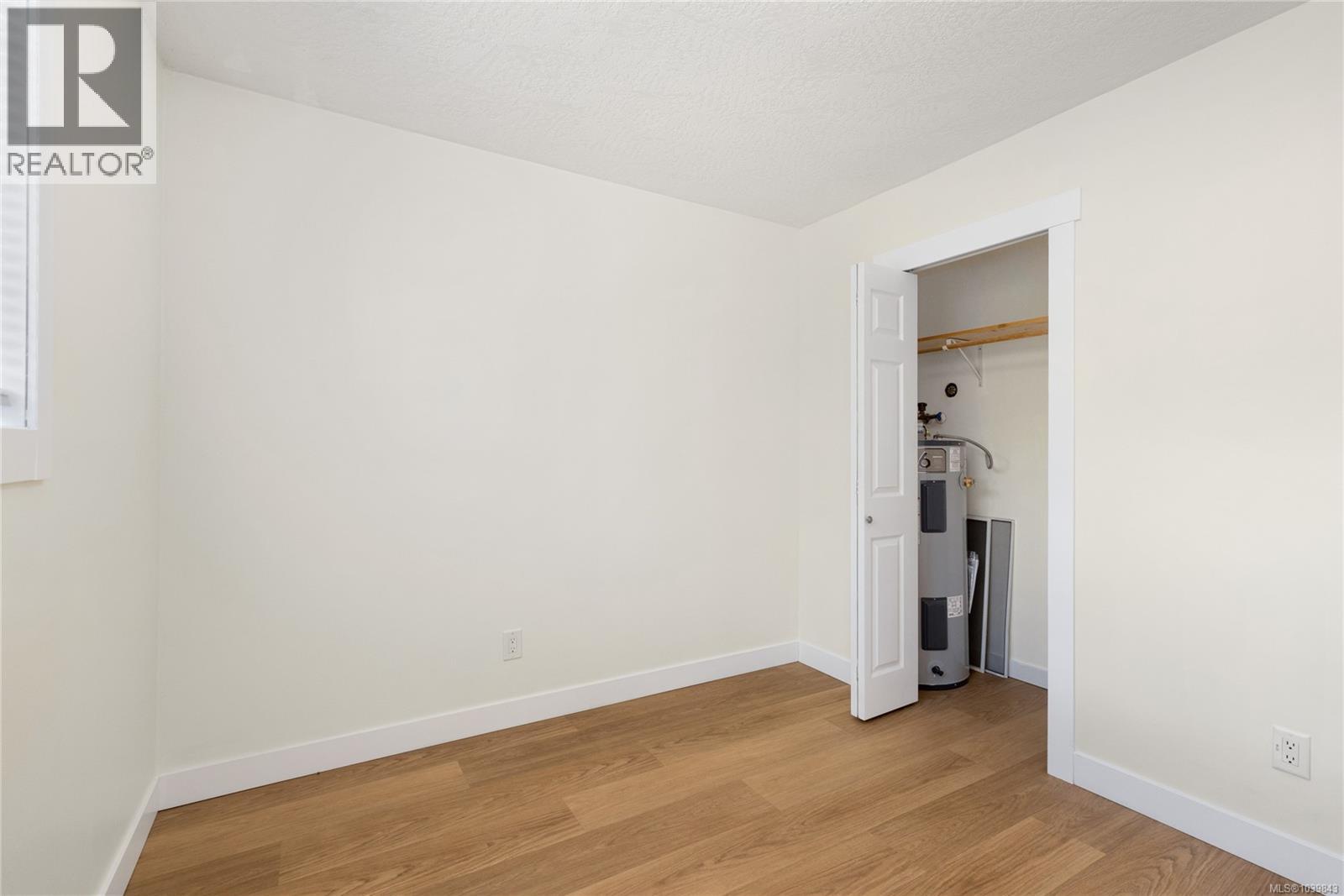 #304 2525 Dingwall St - Image 17