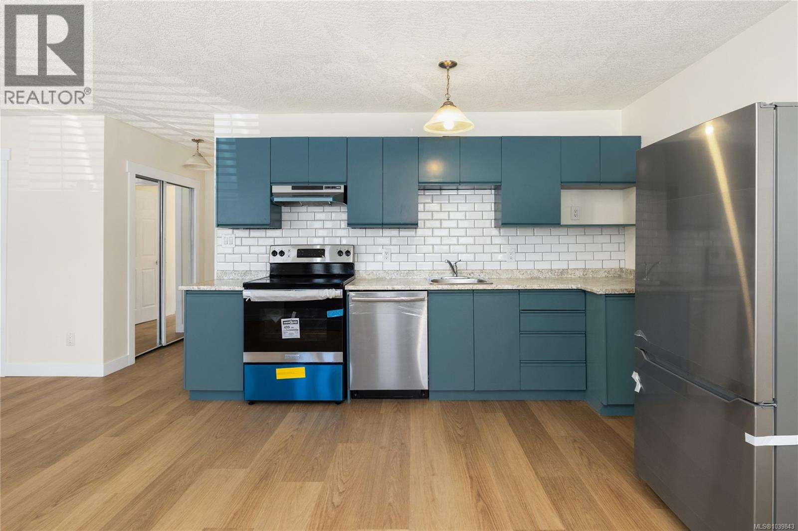 #304 2525 Dingwall St - Image 3