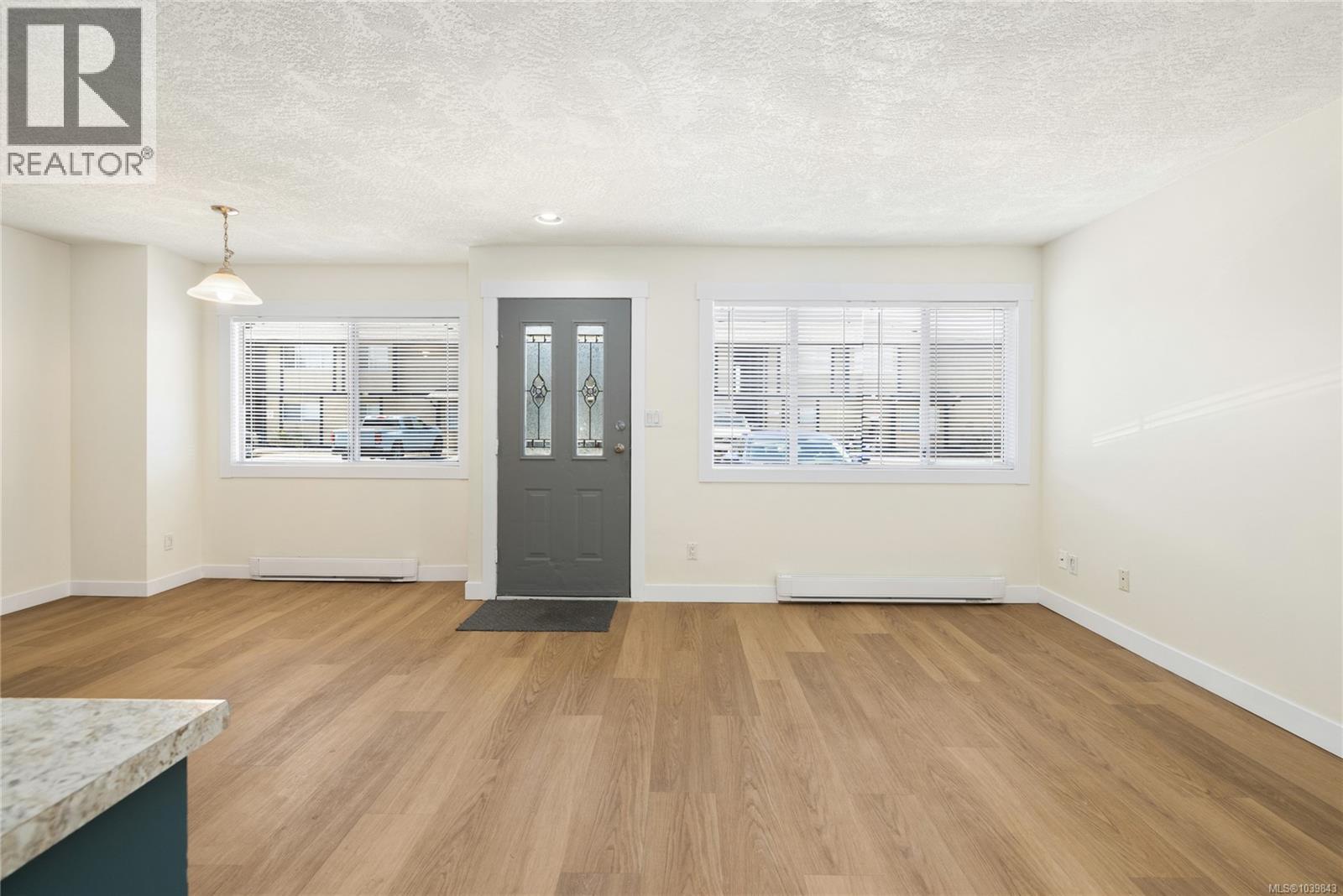 #304 2525 Dingwall St - 8