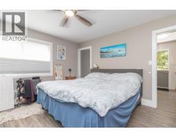 Kitchen - 6340 Island Hwy W, Qualicum Beach, BC V9K2E5 Photo 15