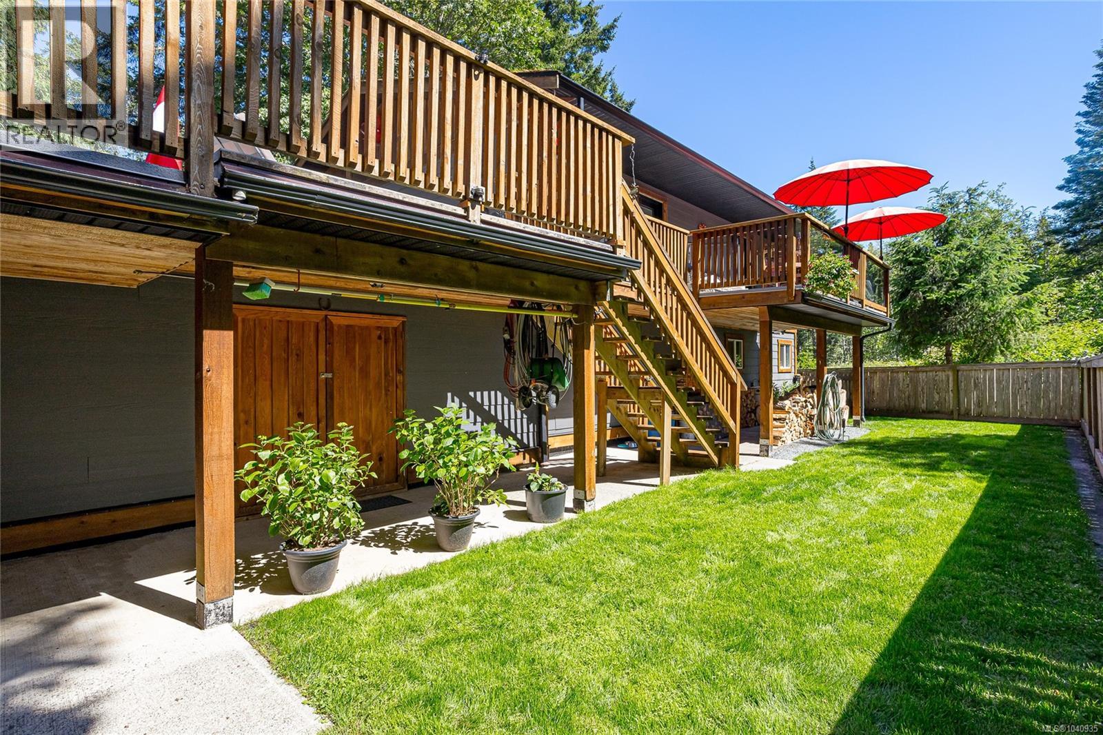 6340 Island Hwy W - 64
