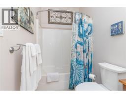 6340 Island Hwy W, Qualicum Beach, BC V9K2E5 Photo 42