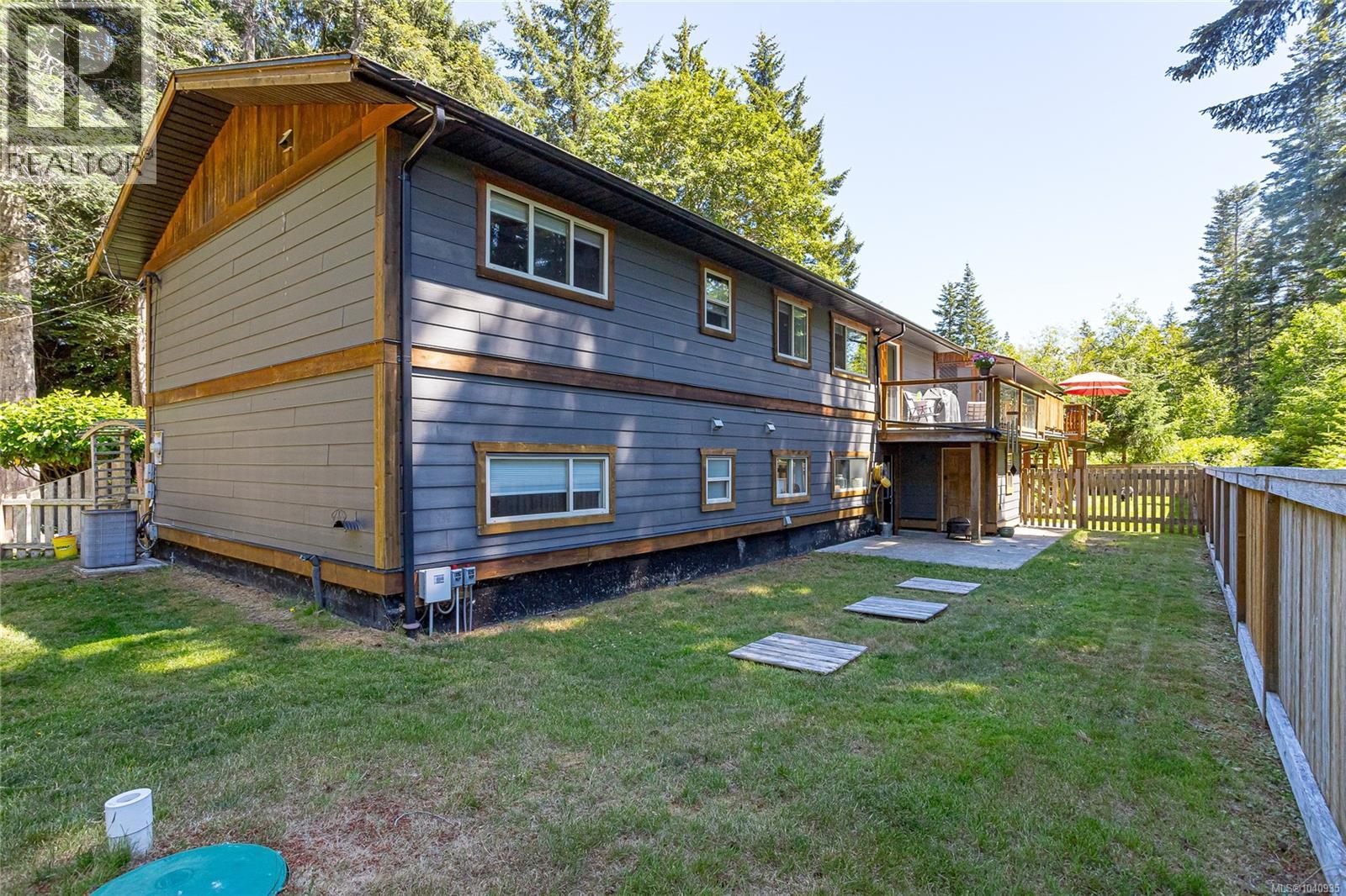 6340 Island Hwy W - 53