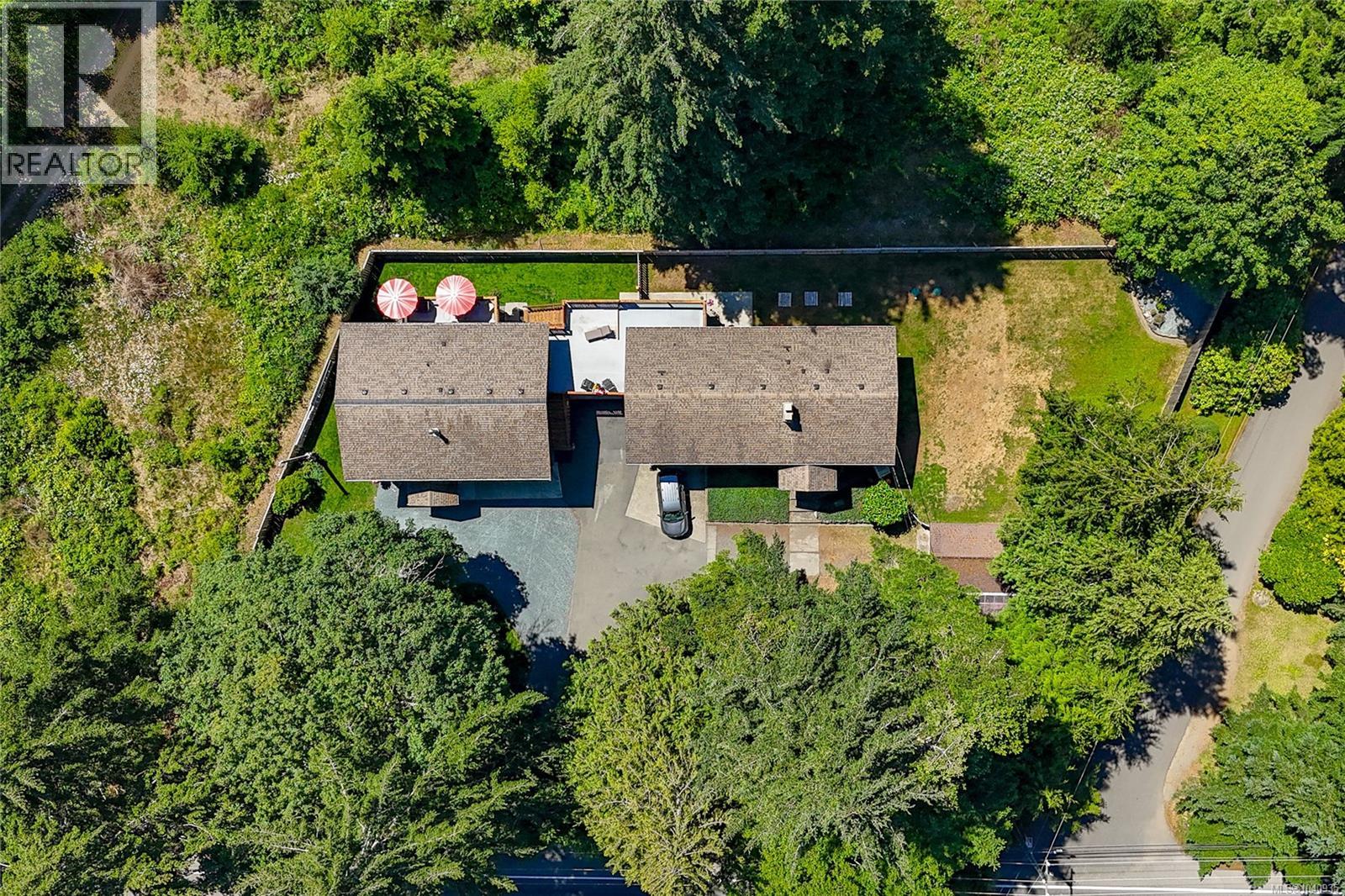 6340 Island Hwy W - 71