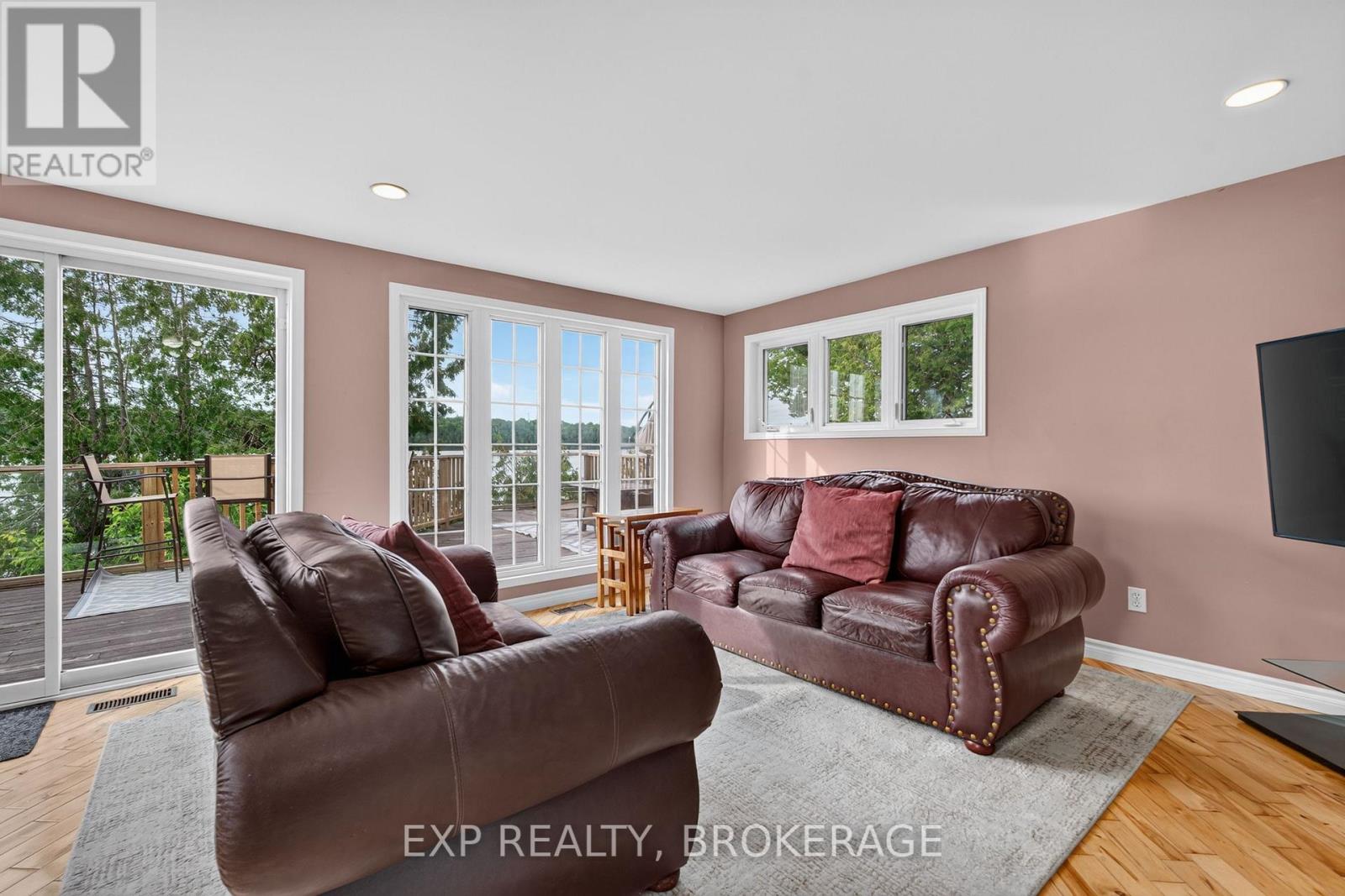 1048 LARK LANE - 12