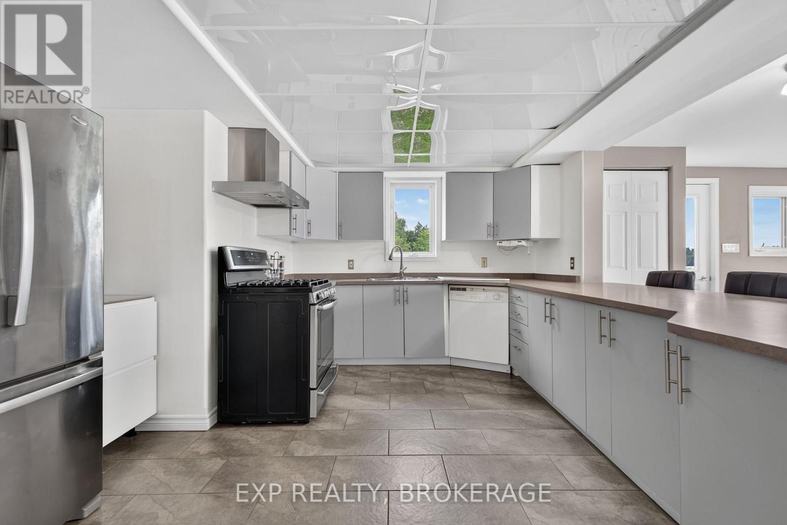 1048 LARK LANE - 16