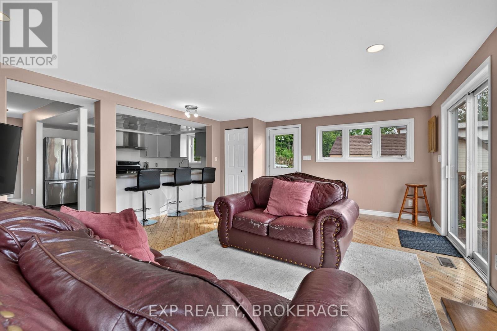 1048 LARK LANE - 13
