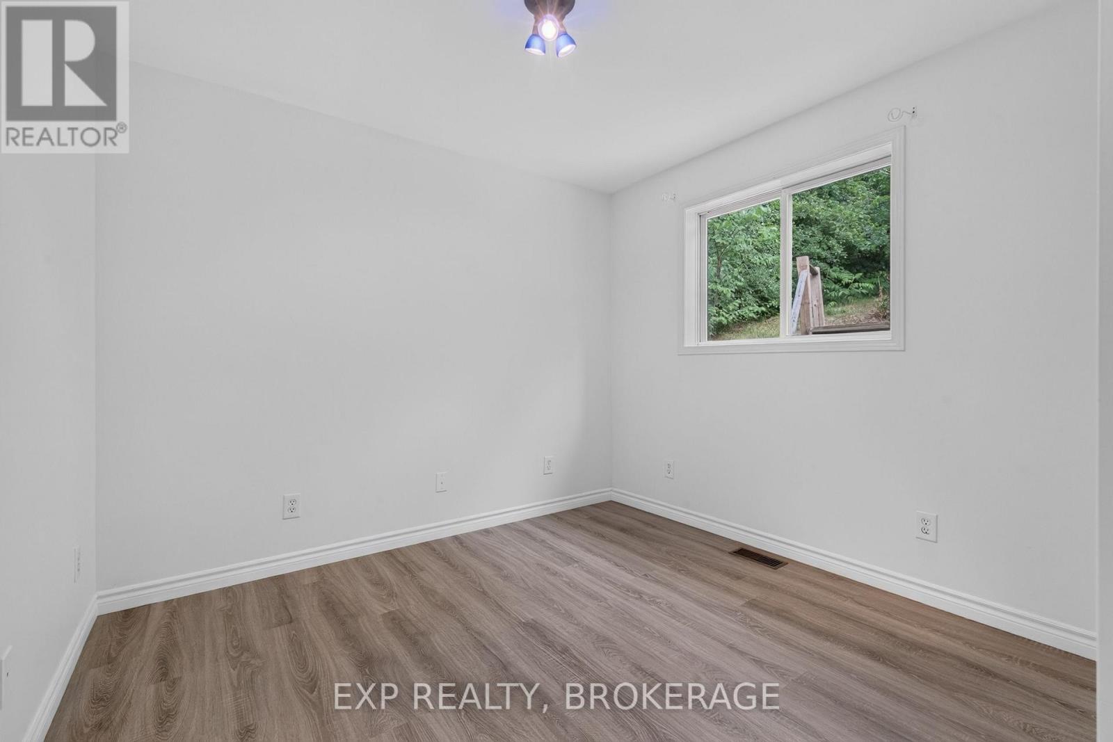 1048 LARK LANE - 29