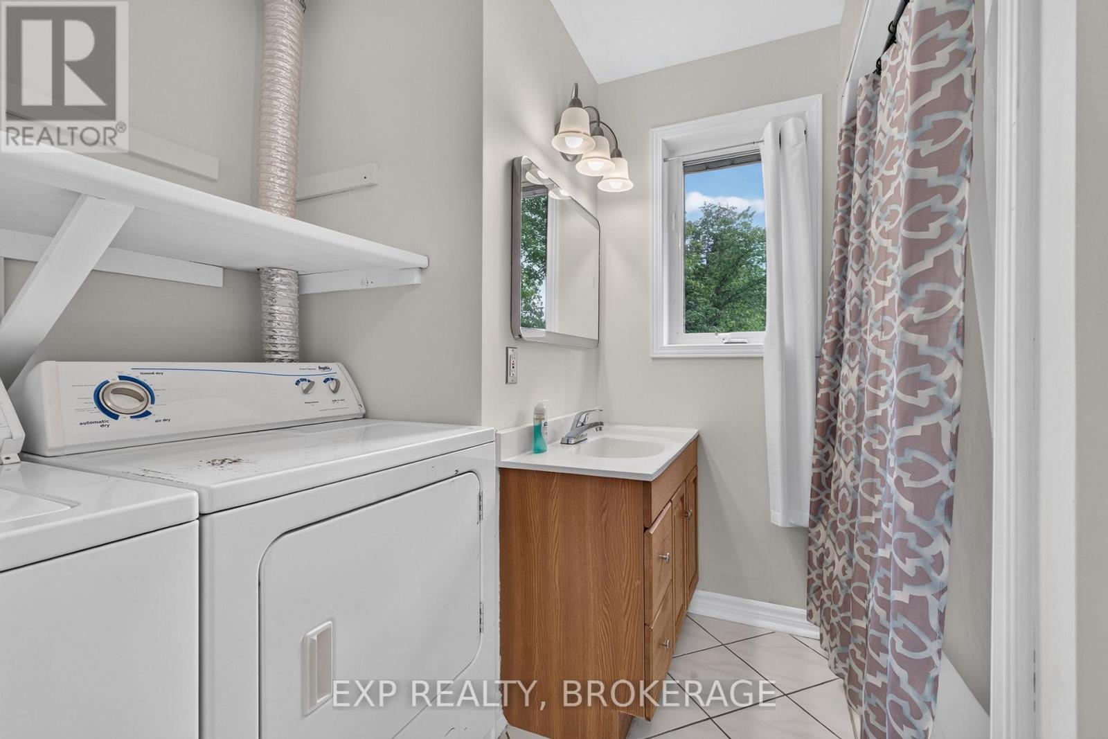 1048 LARK LANE - 28