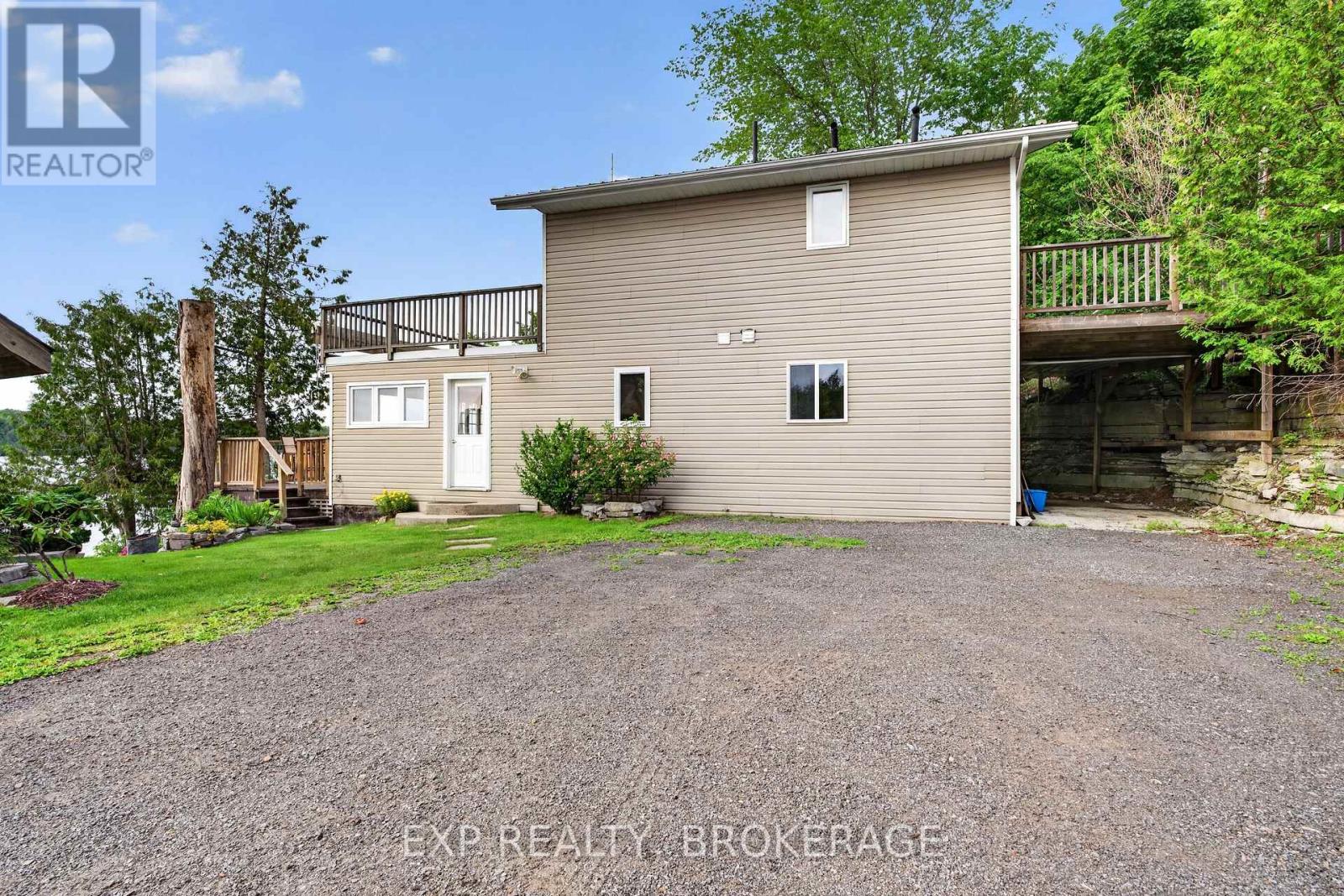 1048 LARK LANE - 6