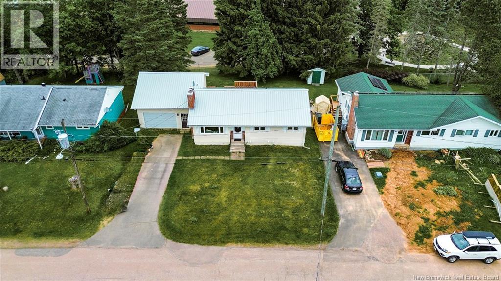 16 Bickerton Avenue - 2
