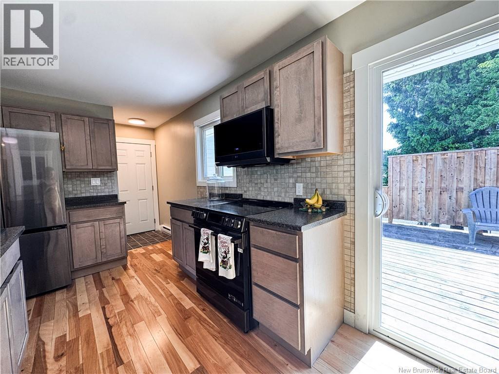 16 Bickerton Avenue - 18