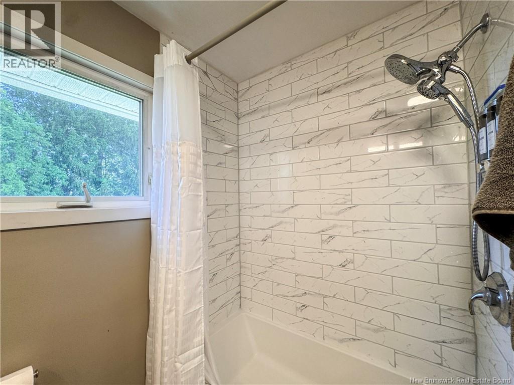 16 Bickerton Avenue - 26