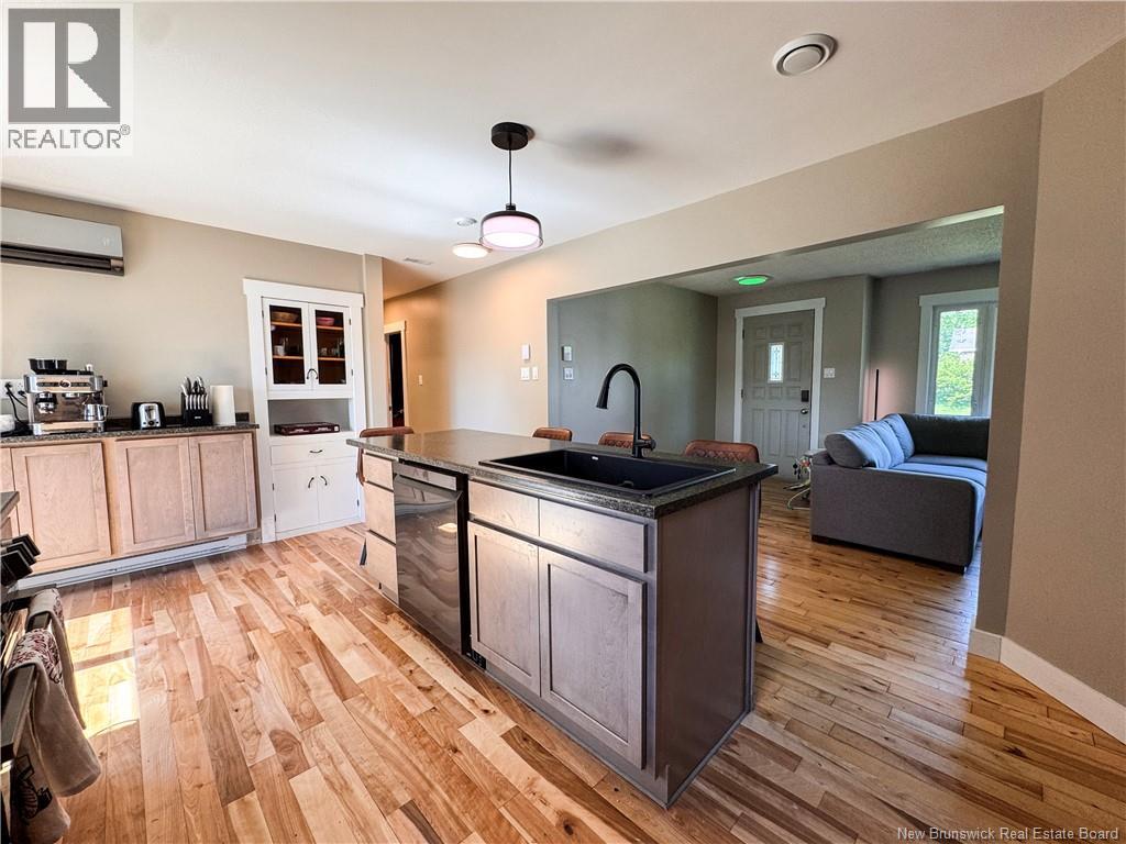 16 Bickerton Avenue - 11