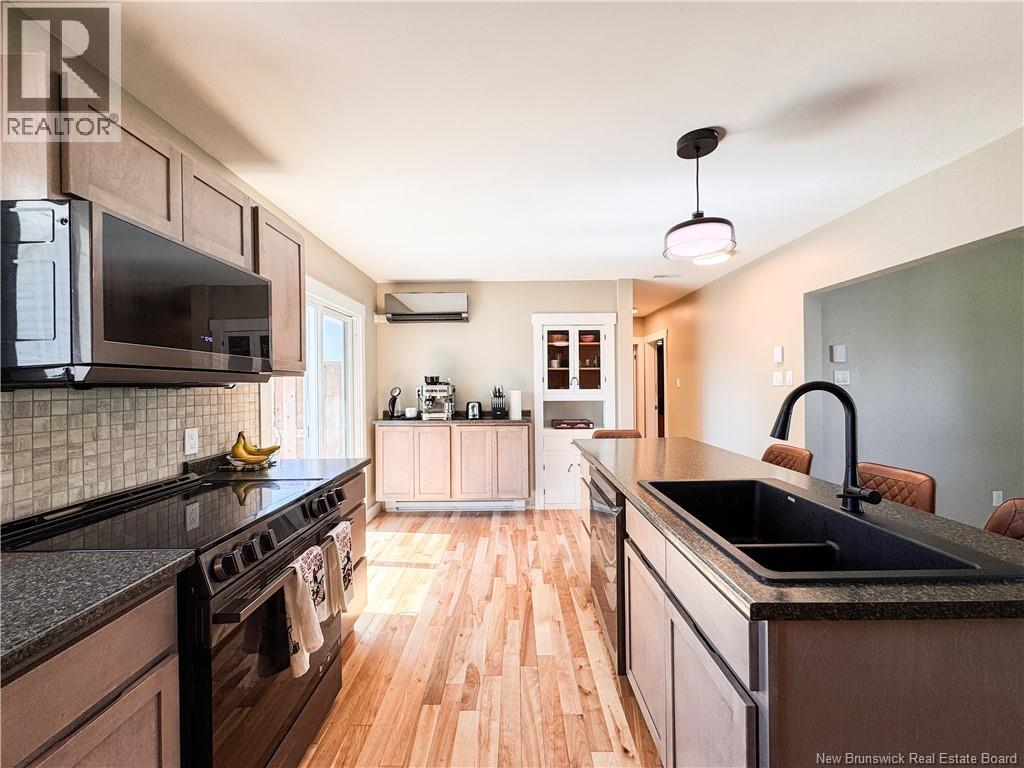 16 Bickerton Avenue - 12
