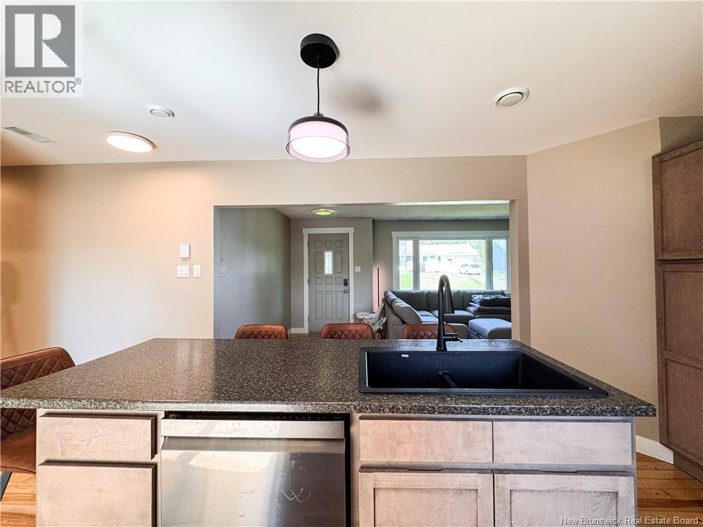 16 Bickerton Avenue - 17
