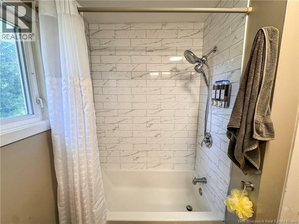 16 Bickerton Avenue - 27