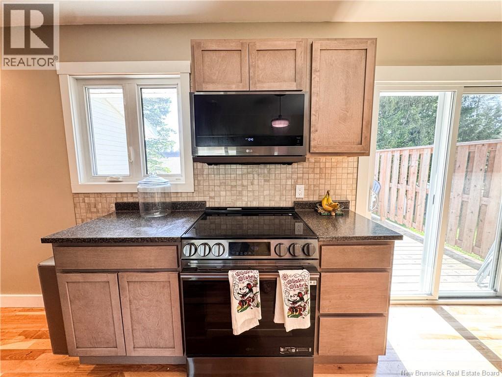 16 Bickerton Avenue - 14