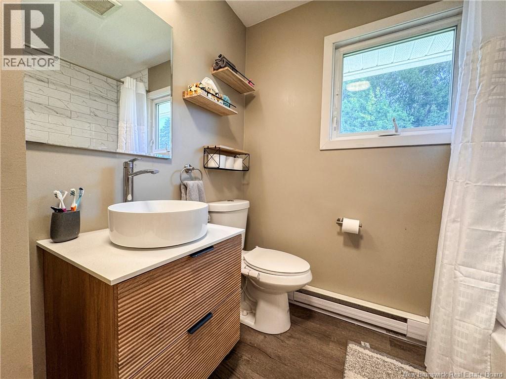 16 Bickerton Avenue - 24
