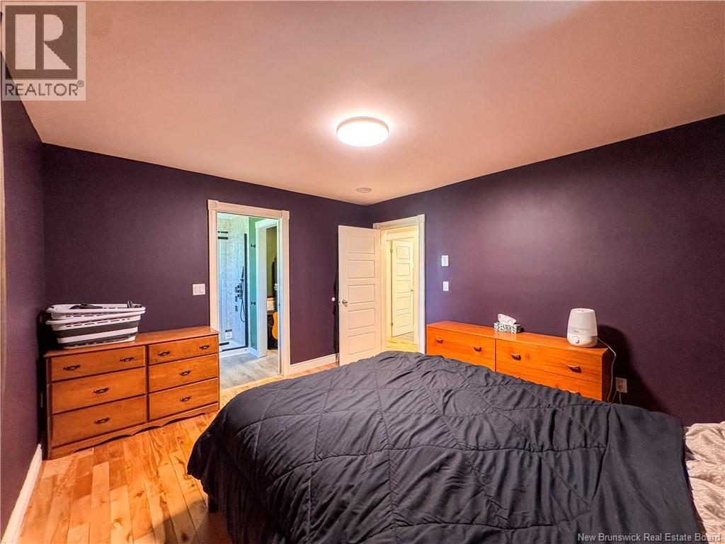 16 Bickerton Avenue - 36