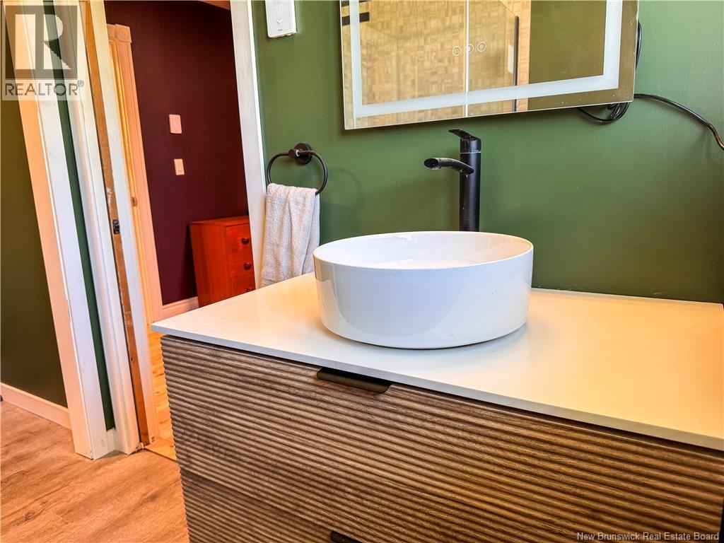 16 Bickerton Avenue - 41